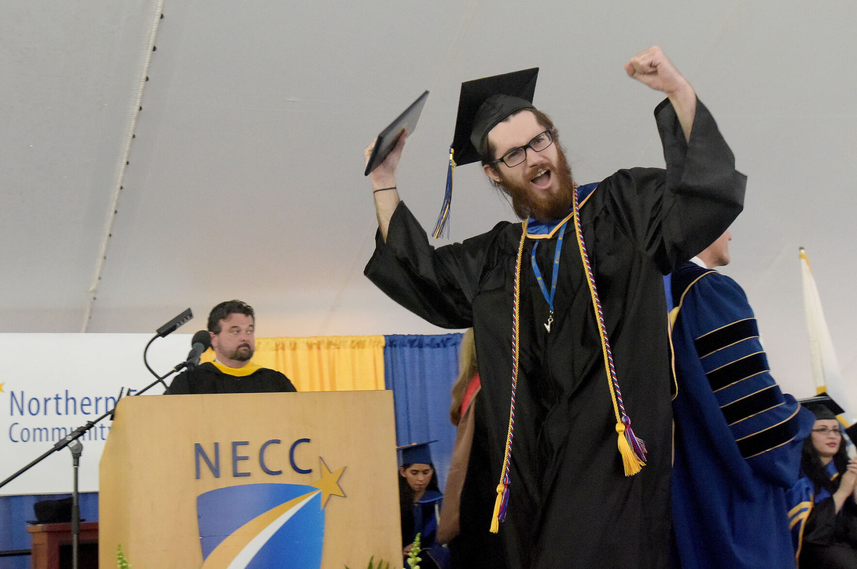 220514-et-tje-necc-grad-05.jpg
